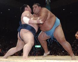Musashimaru marks 3rd straight win at Kyushu sumo